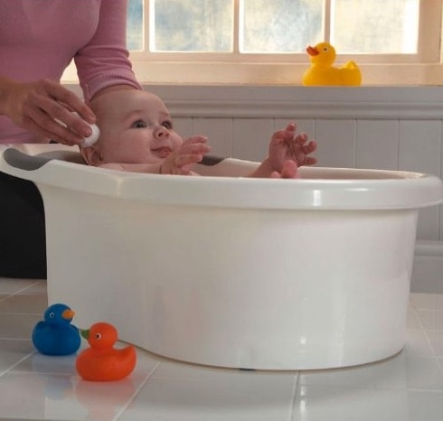 La mejor bañera para bebés en 2017: cómo bañar a un recién nacido (frecuencia, temperatura y jabones para el baño)