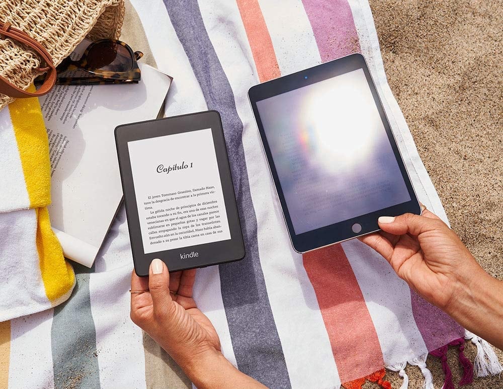 El mejor regalo para el Día de la Madre para una madre que sea una fanática de los libros y la lectura: Kindle Paperwhite - Resistente al agua, pantalla de alta resolución de 6", 8 GB